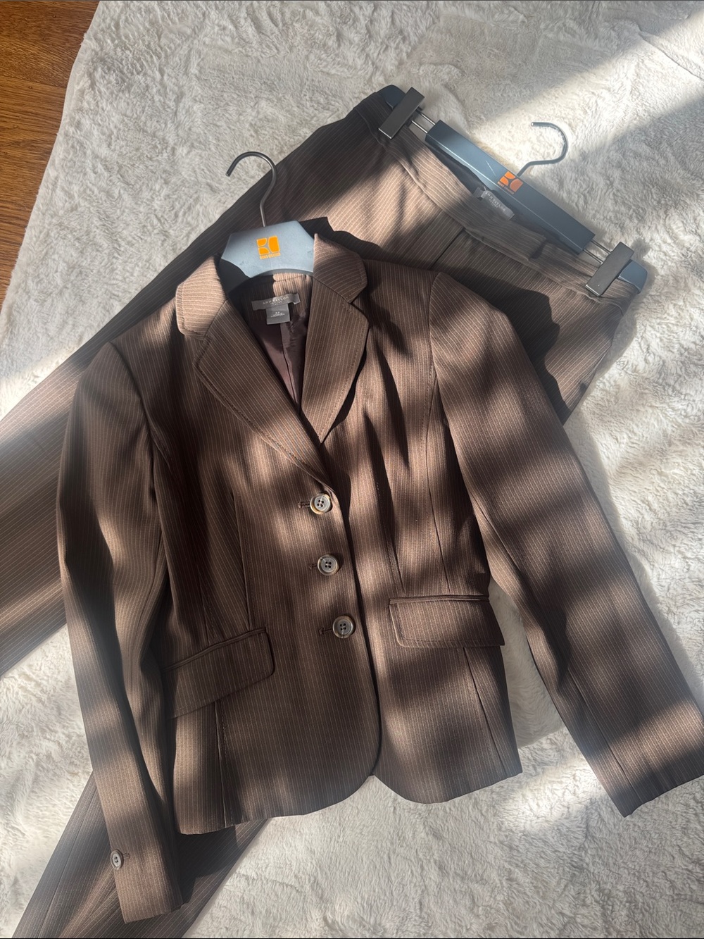 Ann Taylor Petite Women's Brown Pinstripe Two-Piece Suit Jacket & Trouser - 4P